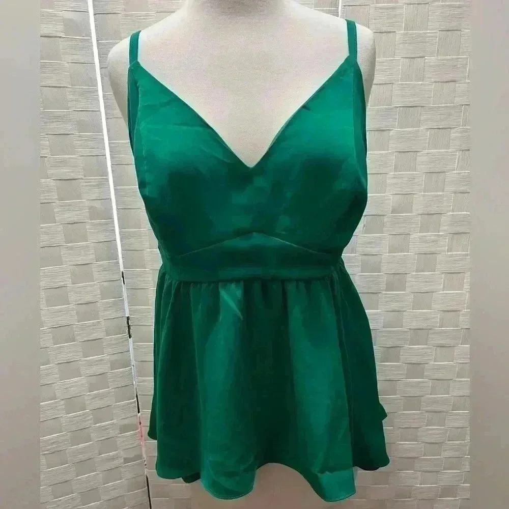 Torrid Size 0 Beautiful Emerald Green Spaghetti Adjustable Strap, great Quality - Picture 2 of 10